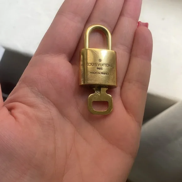 🔐 LV LOCK & KEY 308 - Picture 3 of 3